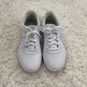 white puma sneakers
